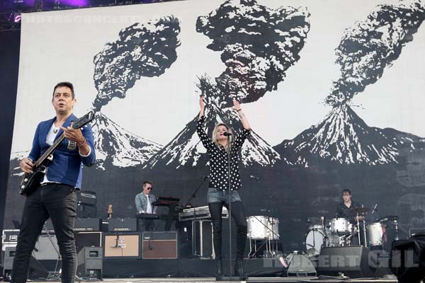 THE KILLS - 2018-06-24 - PARIS - Hippodrome de Longchamp - Paris - Alison Nicole Mosshart - Scott Paterson - James William Hince